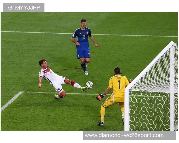 掌握足球转身内剪刀技巧提升你的球场表现与竞技水平 掌握足球转身内剪刀技巧提升你的球场表现与竞技水平